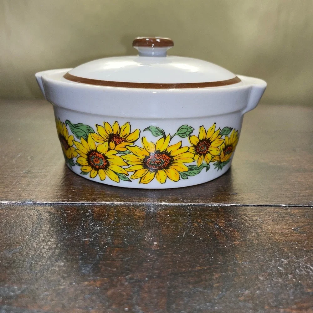 Vintage‎ Sunflower Sunshine Stoneware Small Crock Casserole Oven Proof